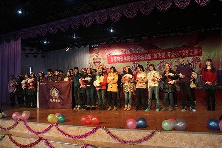 志愿者合唱《新年好》